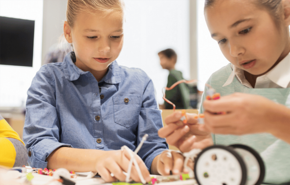 Few STEM summer camps combine robotics, woodworking, and art in one week. See what that mix looks like for young kids and how to spot a program built well.